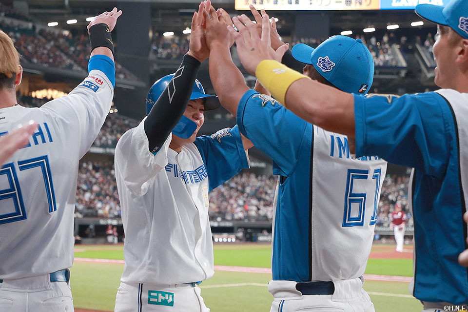 6回裏、プロ初本塁打を放つ田宮選手03