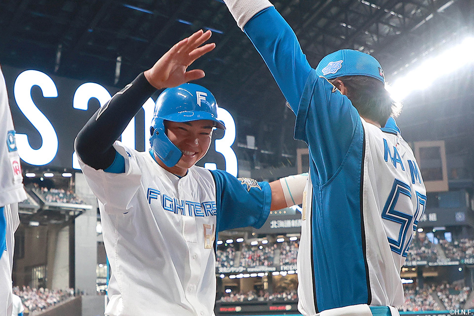 6回裏、プロ初本塁打を放つ田宮選手04