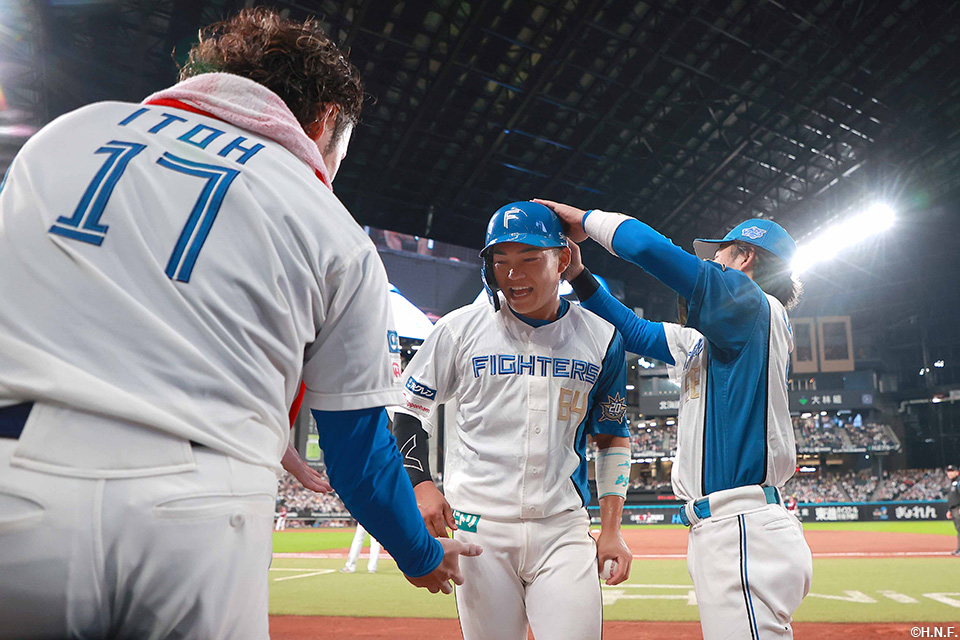 6回裏、プロ初本塁打を放つ田宮選手05