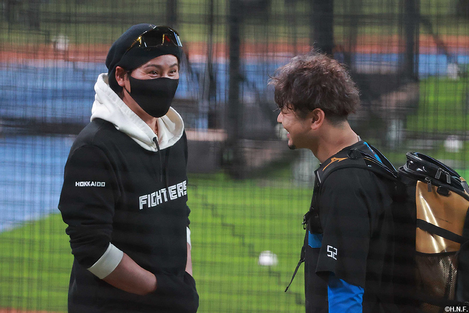 試合前の池田投手と新庄監督