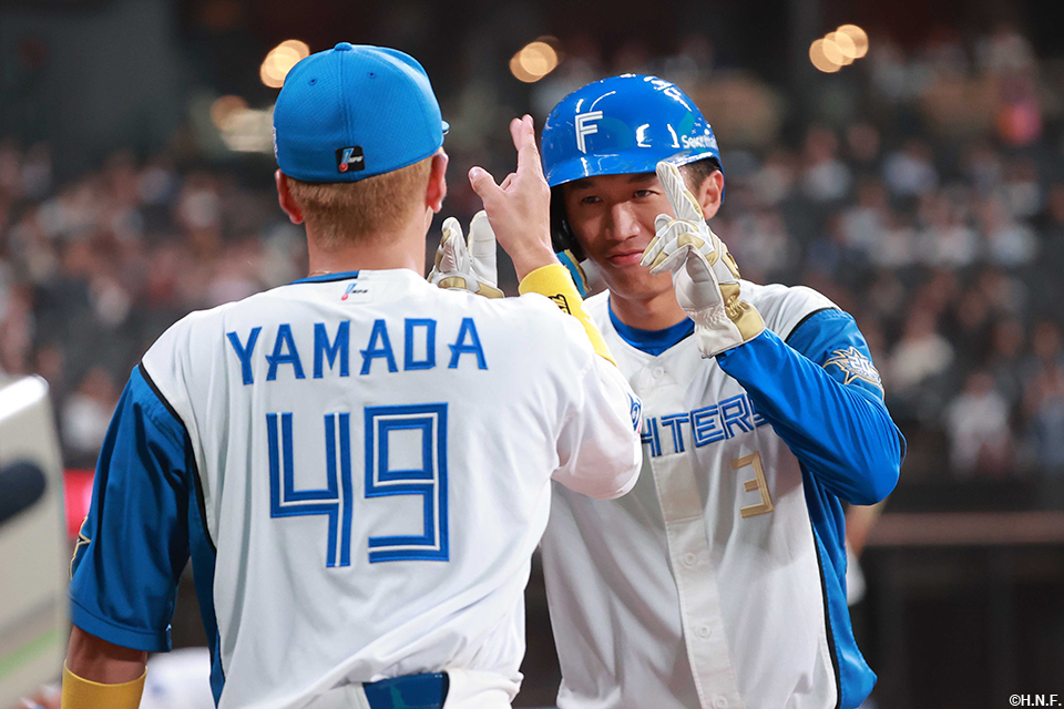 4回裏、生還した加藤豪選手