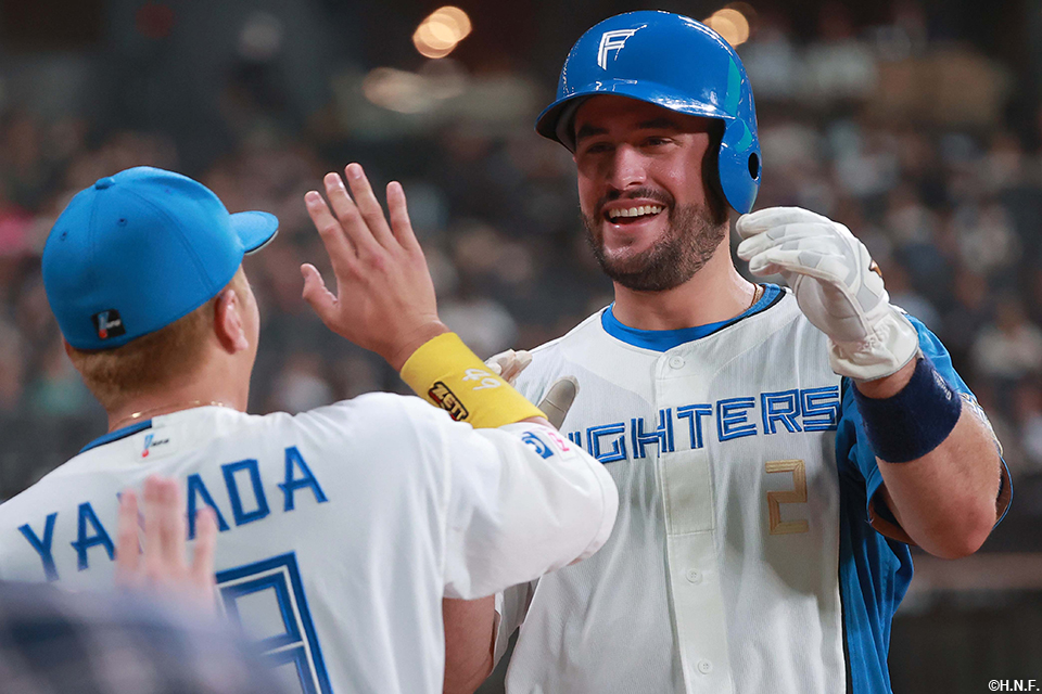 4回裏、生還したマルティネス選手