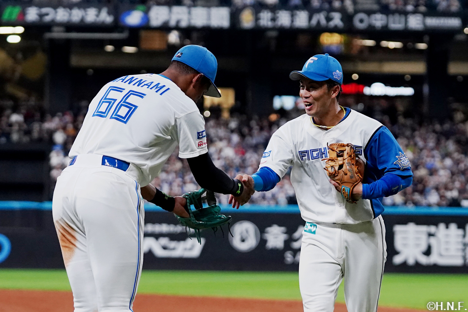 5回表、ベンチに下がる谷内選手