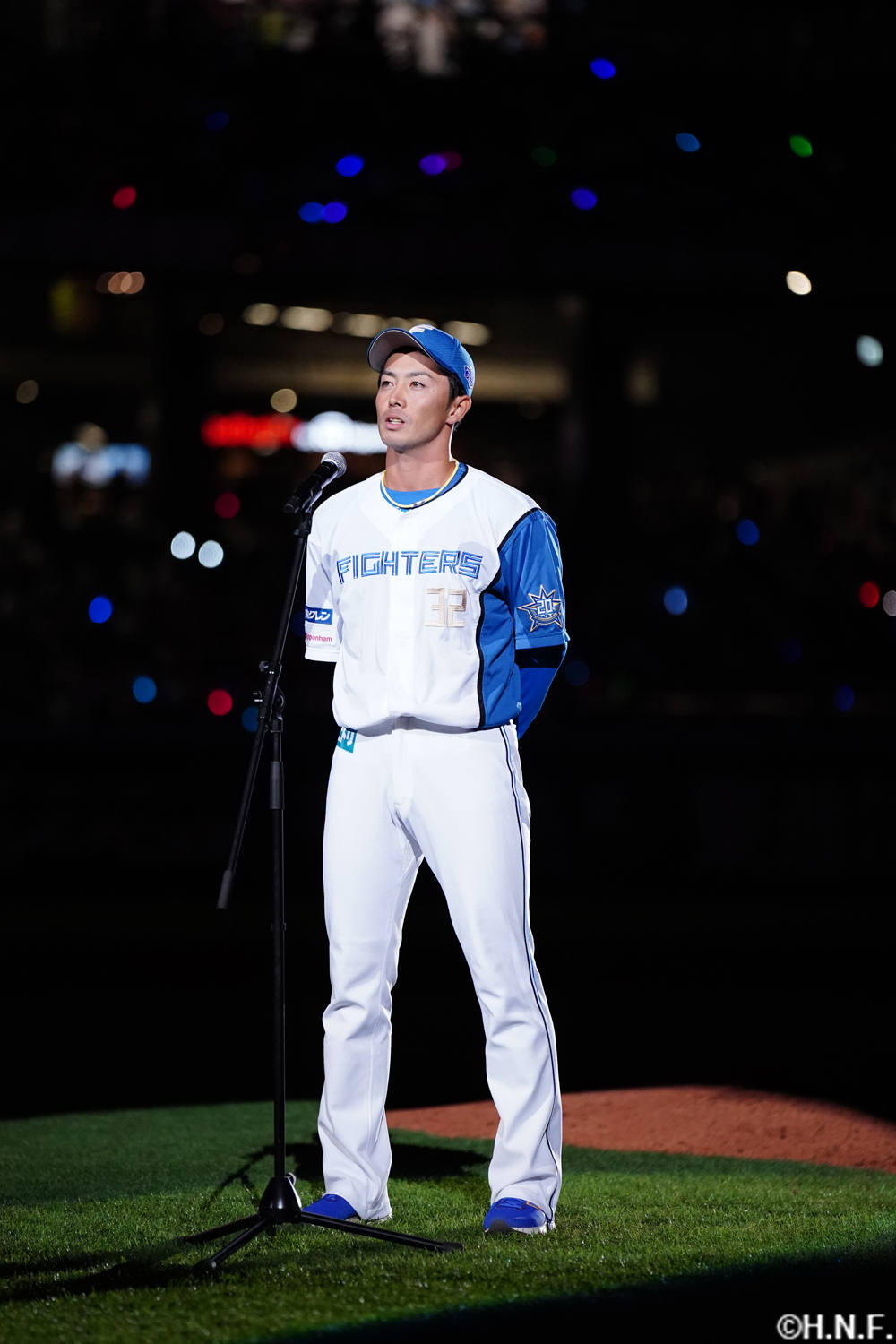 引退セレモニーで、ファンの方へ挨拶する谷内選手01