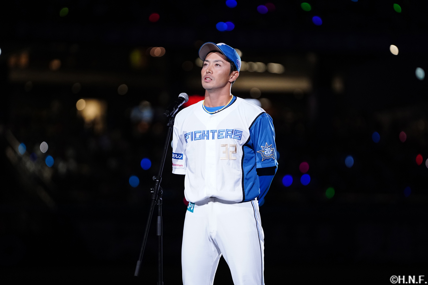 引退セレモニーで、ファンの方へ挨拶する谷内選手02