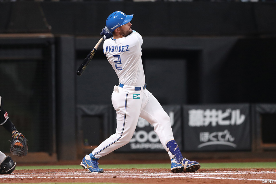 3回裏、適時二塁打を放つマルティネス選手