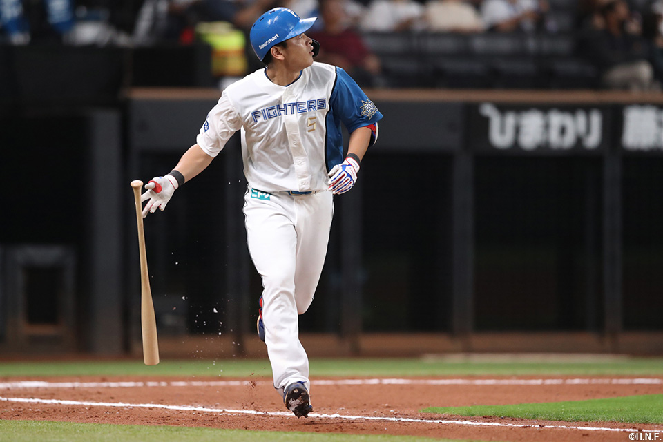 7回裏、レフトスタンドへ一発を放った野村選手01