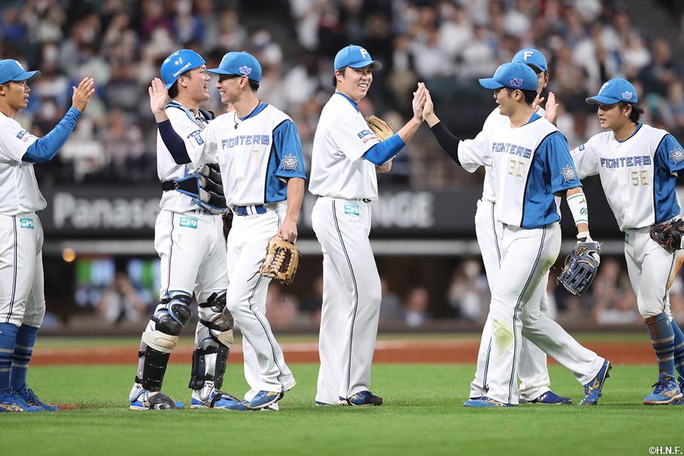 田中正投手が抑えてゲームセット