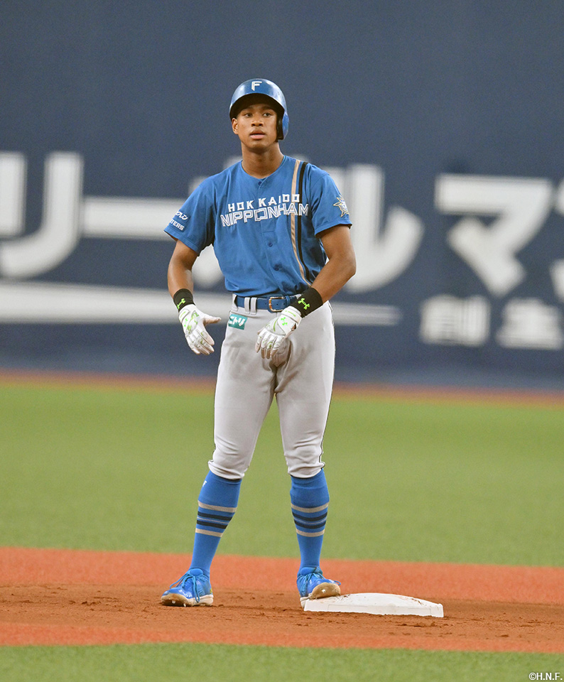 1回表、二塁打を放った万波選手