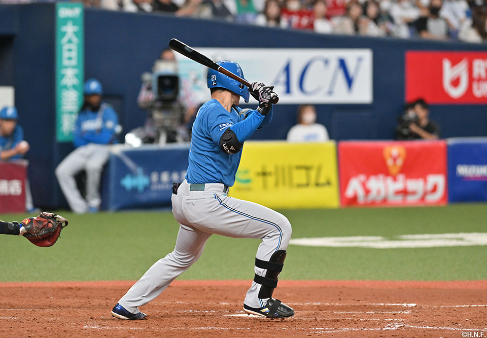 5回表、レフトへヒットを放つ清宮選手01