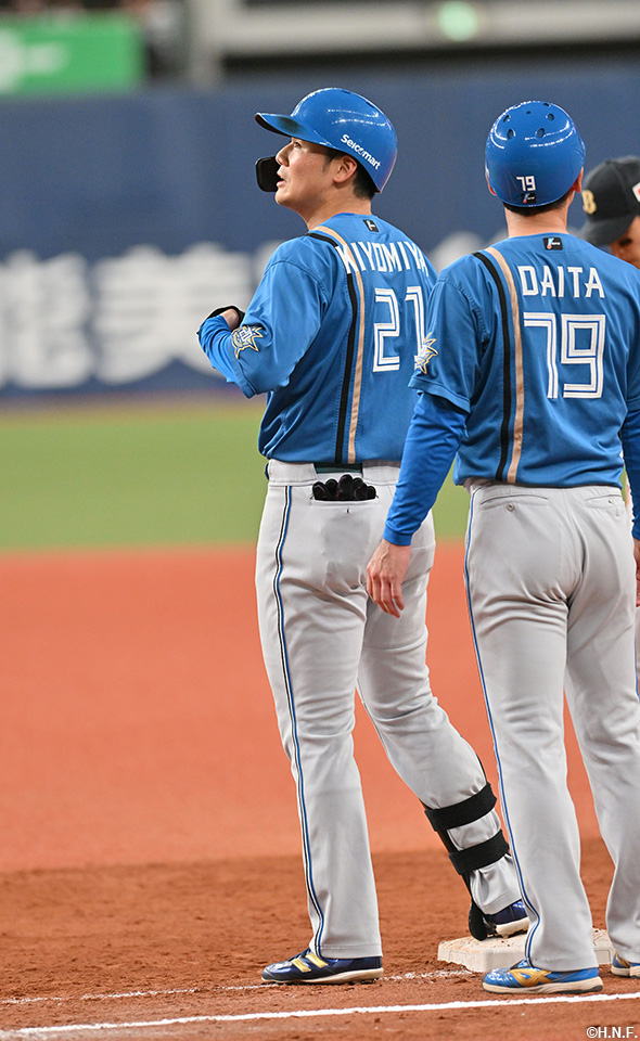 5回表、レフトへヒットを放つ清宮選手02