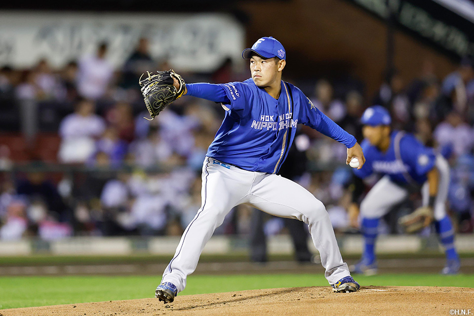 先発の根本投手01