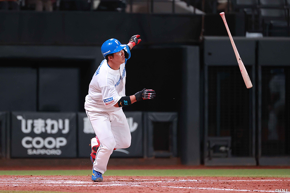 9回裏、レフトへ適時打を放つ進藤選手01