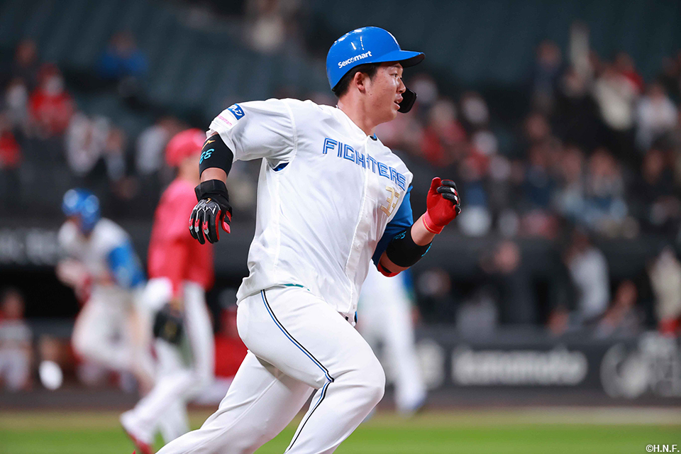 9回裏、レフトへ適時打を放つ進藤選手02