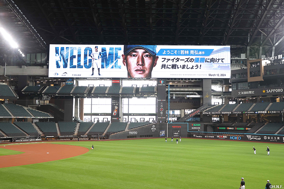 新加入した若林選手の歓迎ビジョン