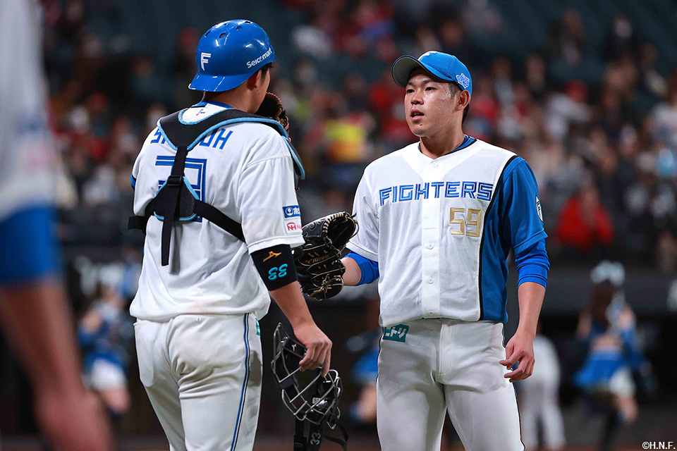 先発の根本投手と進藤選手02