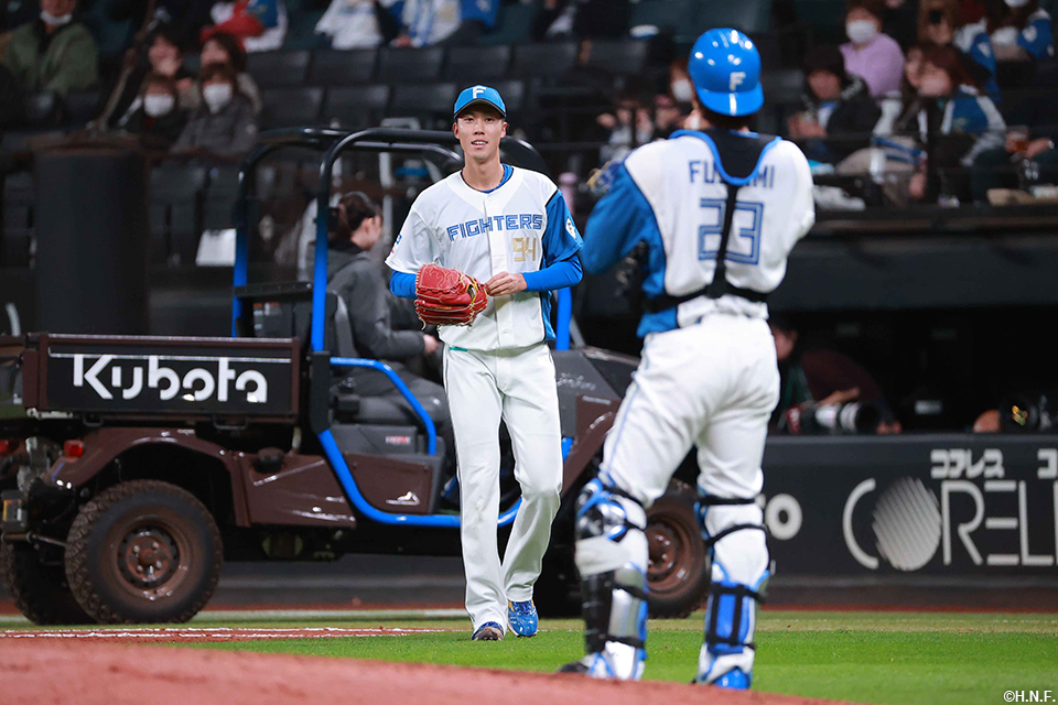 7回、三番手の福島投手01