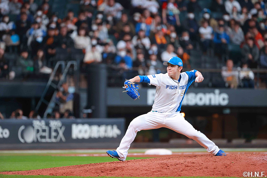 9回、四番手の河野投手01