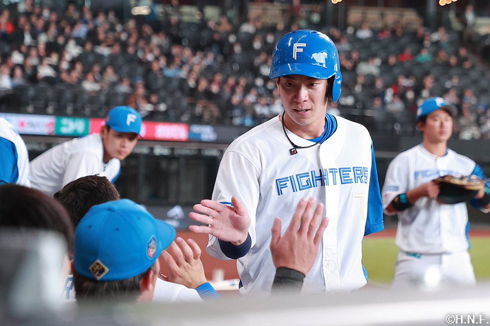 4回裏、生還した松本剛選手