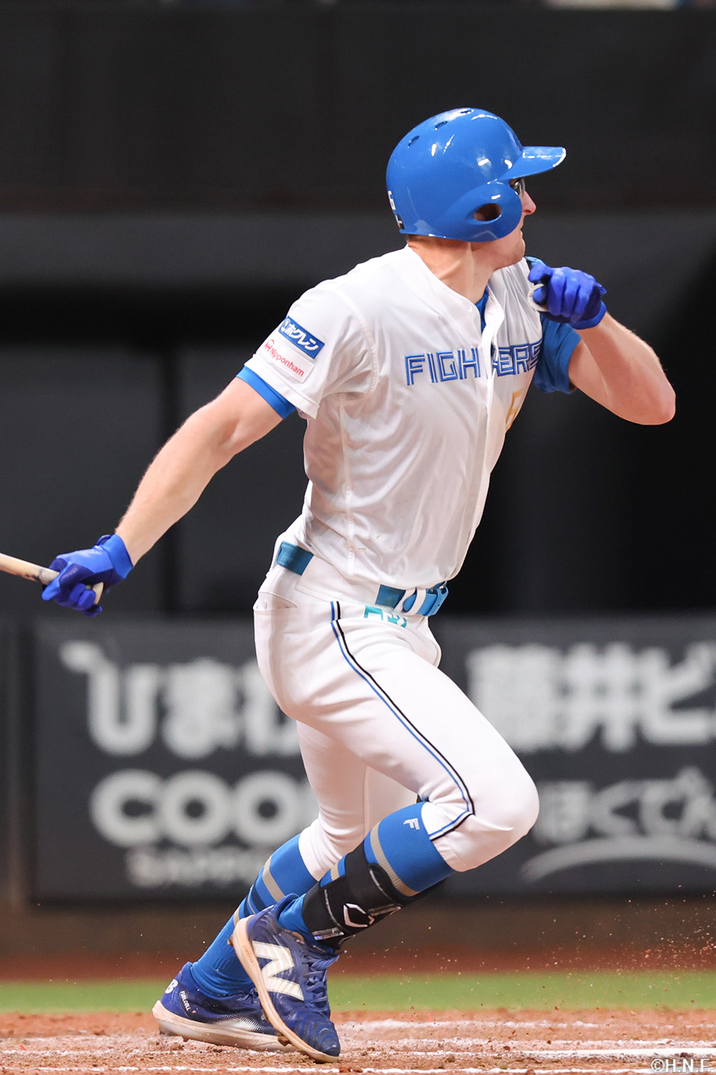 9回裏、レフトへヒットを放つスティーブンソン選手