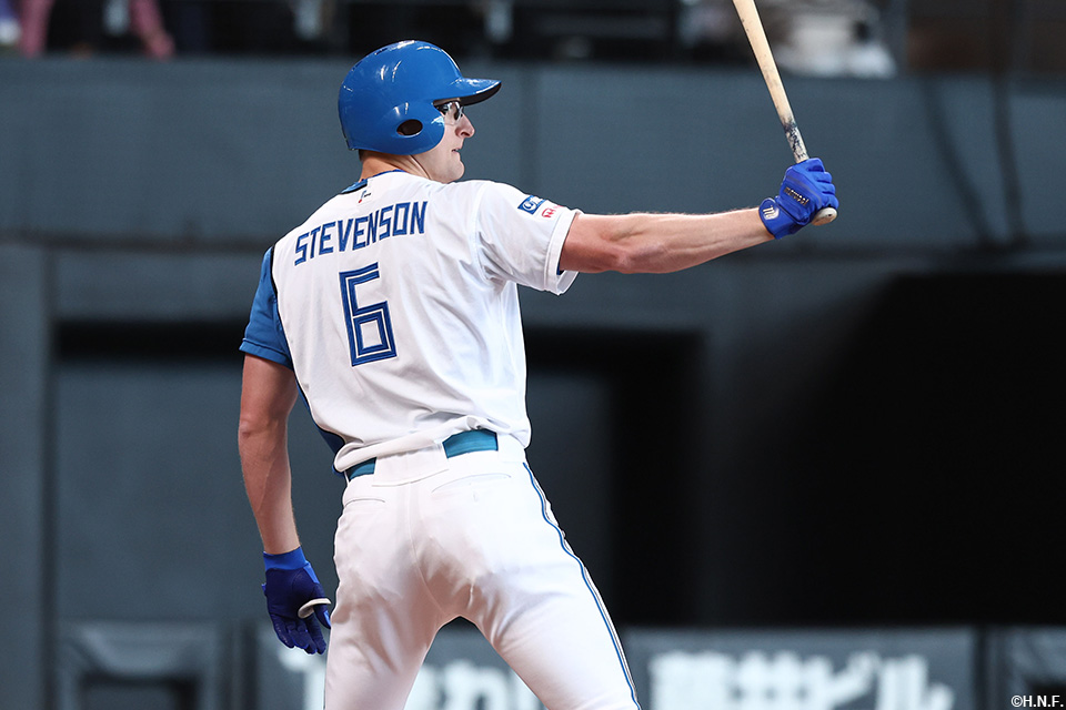 1回裏、先頭打者のスティーブンソン選手