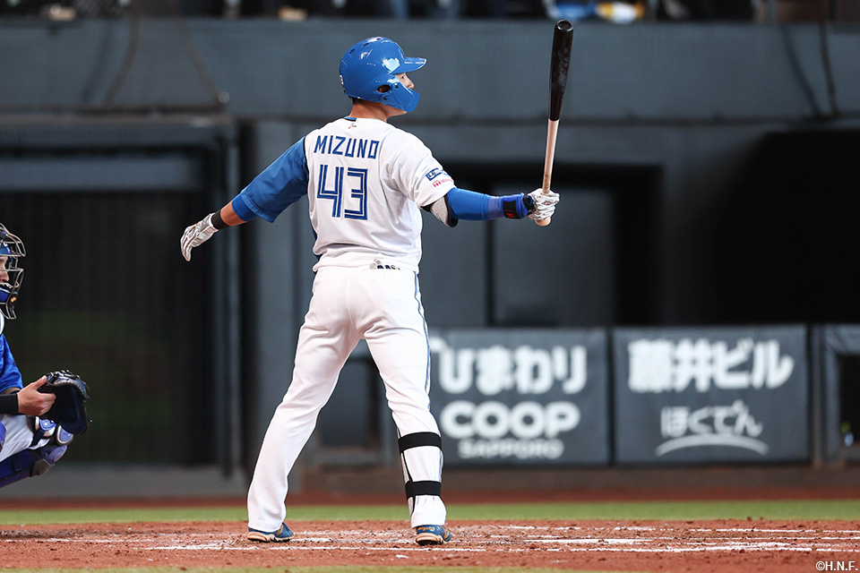 3回裏、第一打席の水野選手