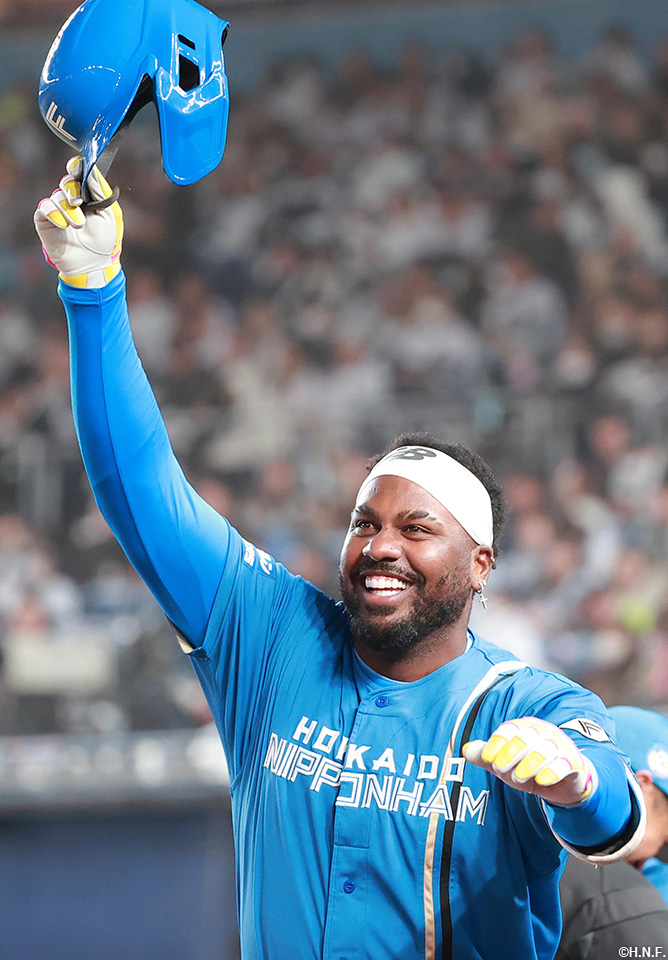 6回表、来日初本塁打を放つレイエス選手02