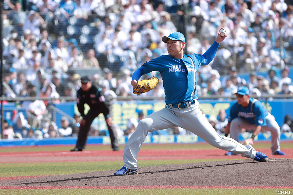 先発の加藤貴投手01