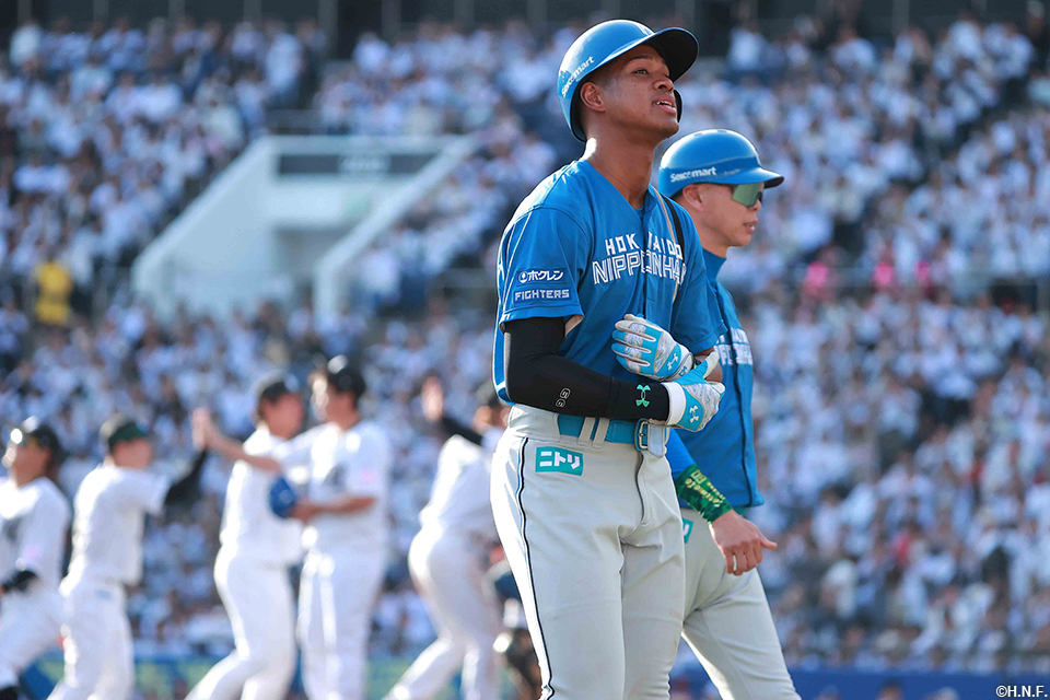 9回表、三塁を狙うもアウトとなった万波選手02