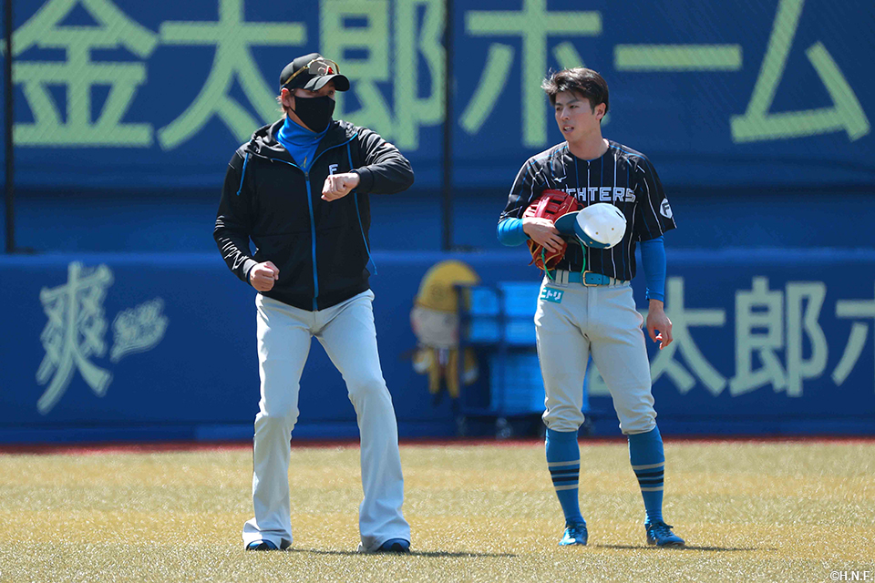 新庄監督と五十幡選手