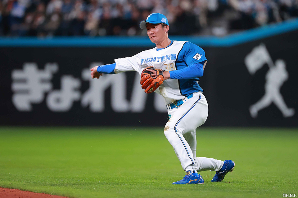 3回表、好守をみせる石井選手