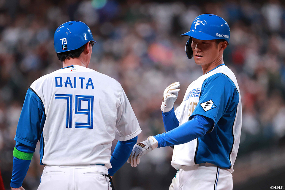 3回裏、レフトへヒットを放った石井選手