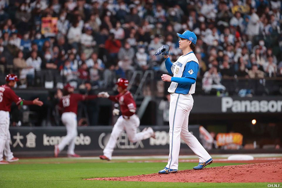 5回表、先制弾をあびた山﨑福投手