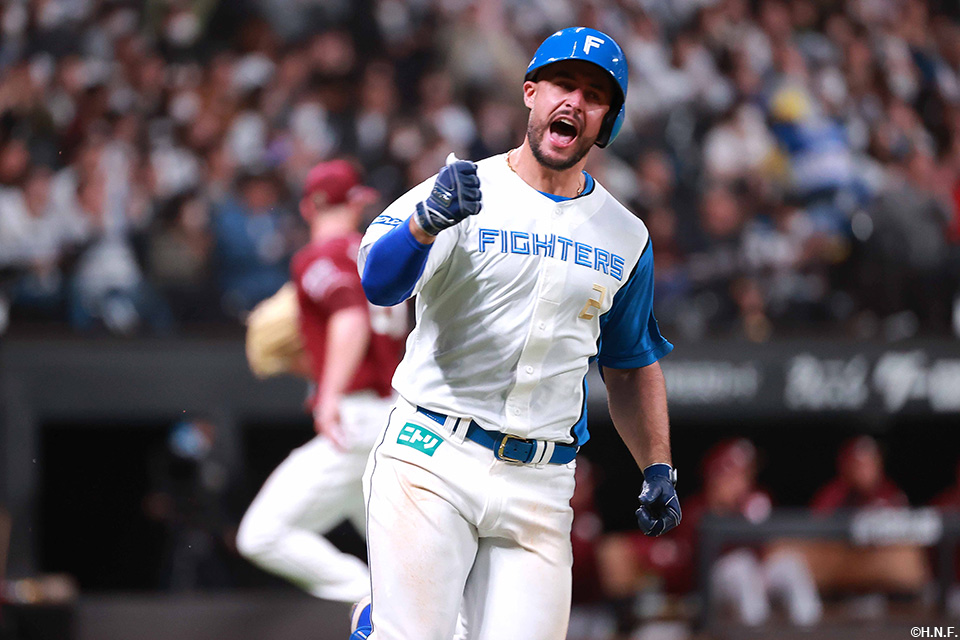 6回裏、適時打を放ったマルティネス選手01