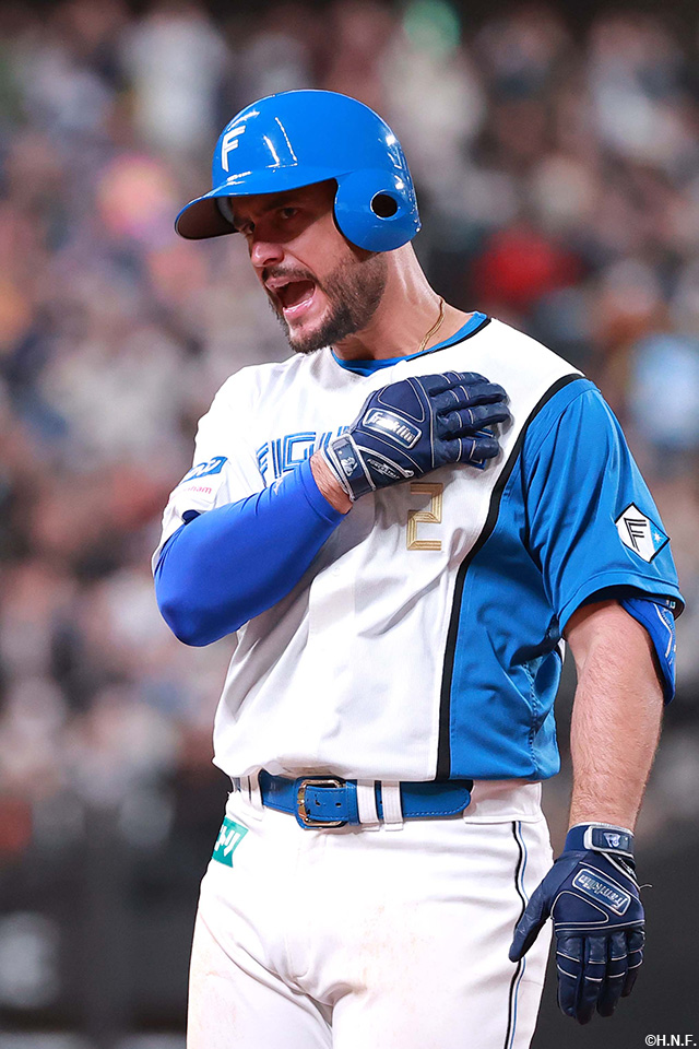 6回裏、適時打を放ったマルティネス選手02