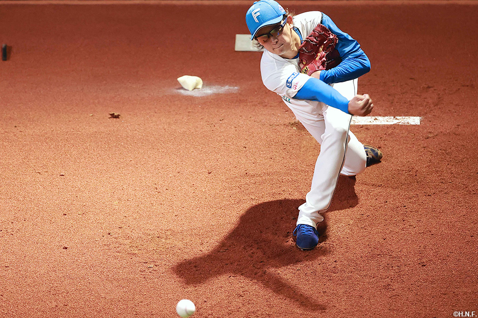 試合前の鈴木投手