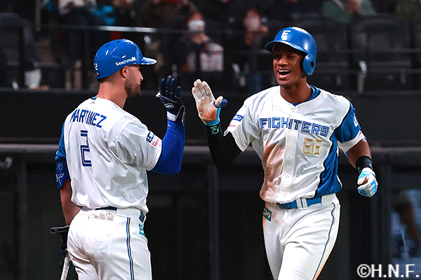 5回裏、レフトへ3ランを放つ万波選手03