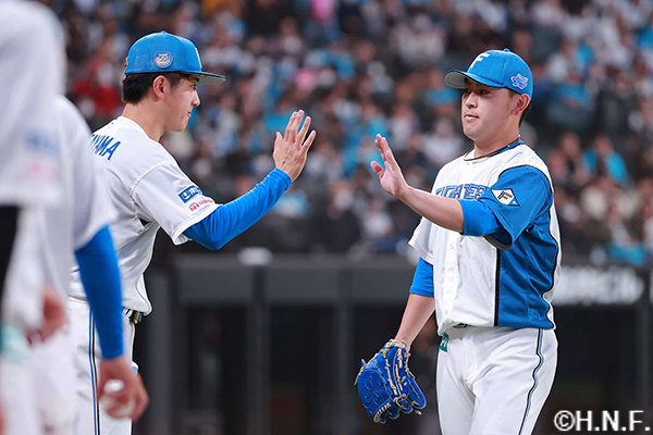 7回表を抑えた河野投手01