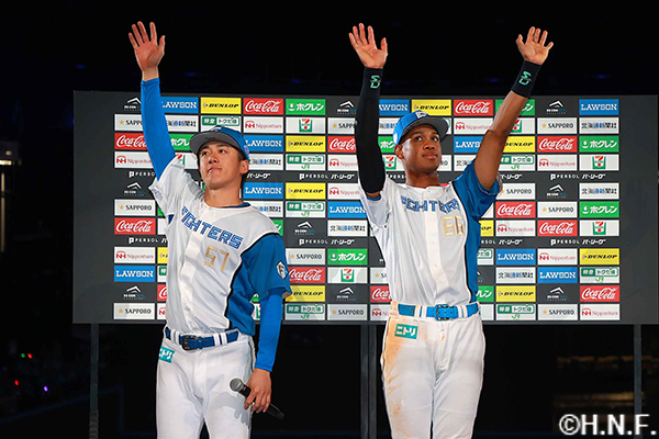 ヒーローの北山投手と万波選手02