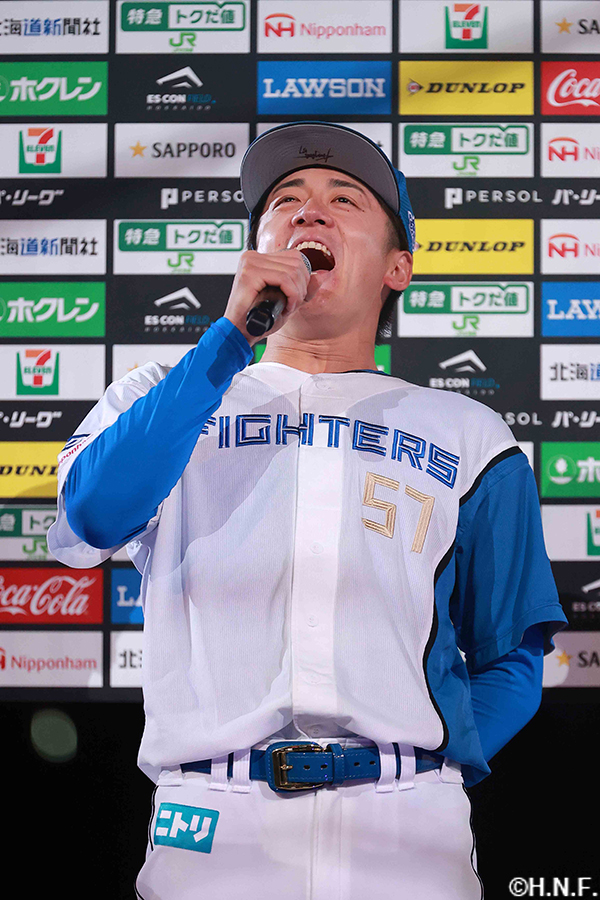 ヒーローの北山投手と万波選手05