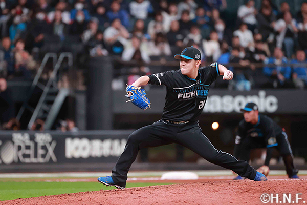 11回、四番手の河野投手