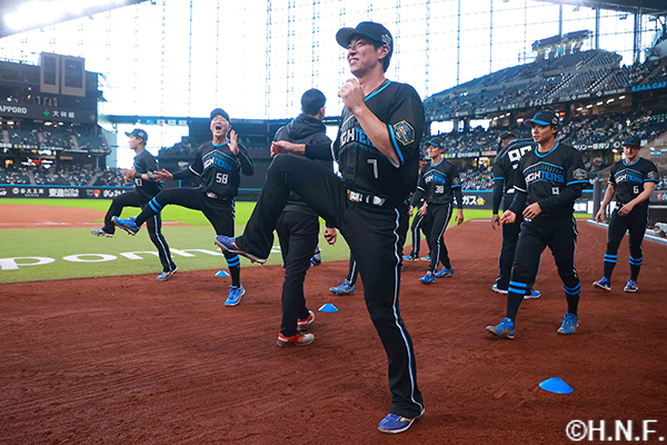 試合前の選手たち02"