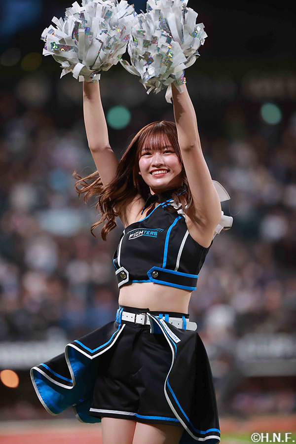 1周年限定衣装のファイターズガール"