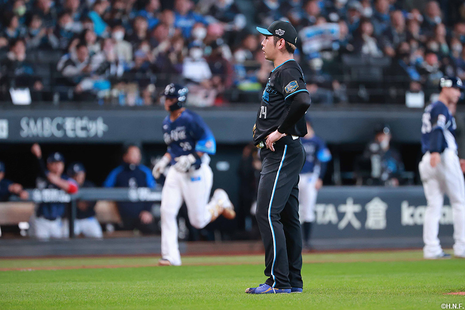 4回表、失点を許した加藤貴投手