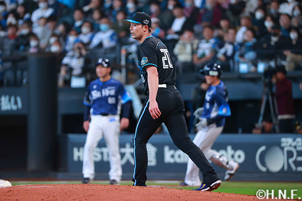 4回表、失点を許した上原投手