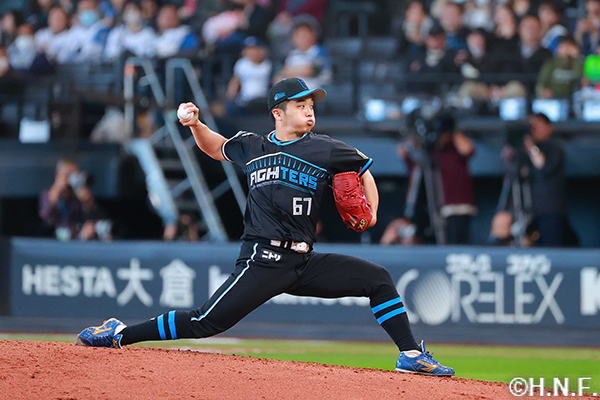 8回、三番手の山本拓投手