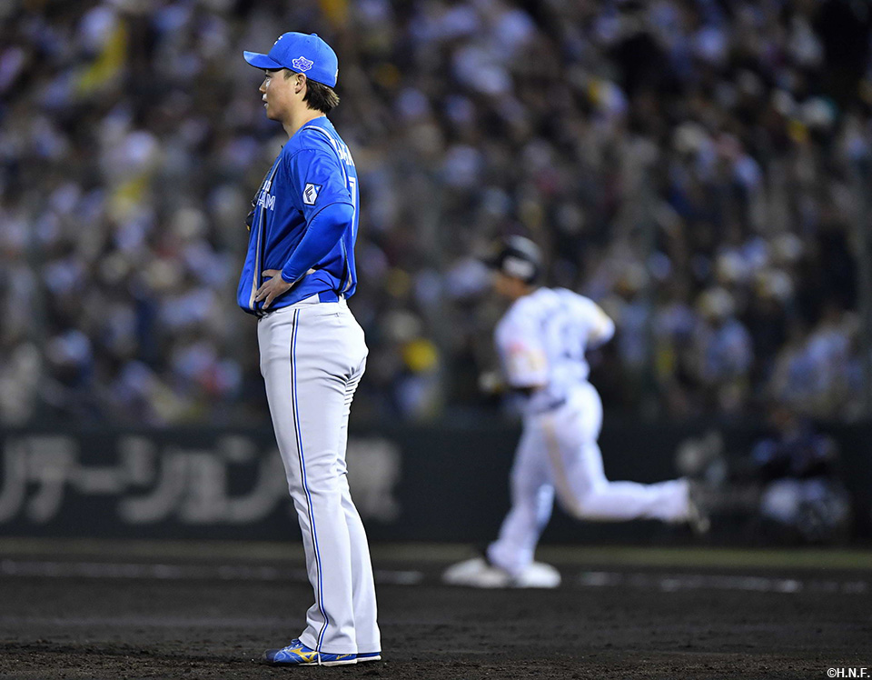 3回裏、2ランをあびた山﨑福投手