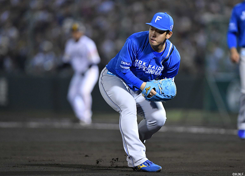 7回裏、犠打を処理する北浦投手