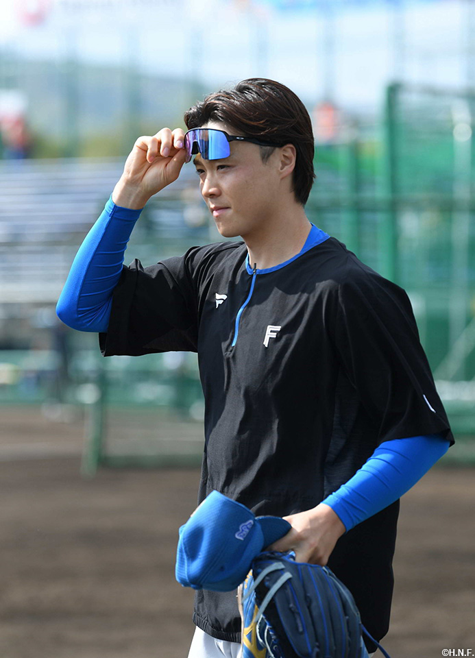 試合前の山﨑福投手