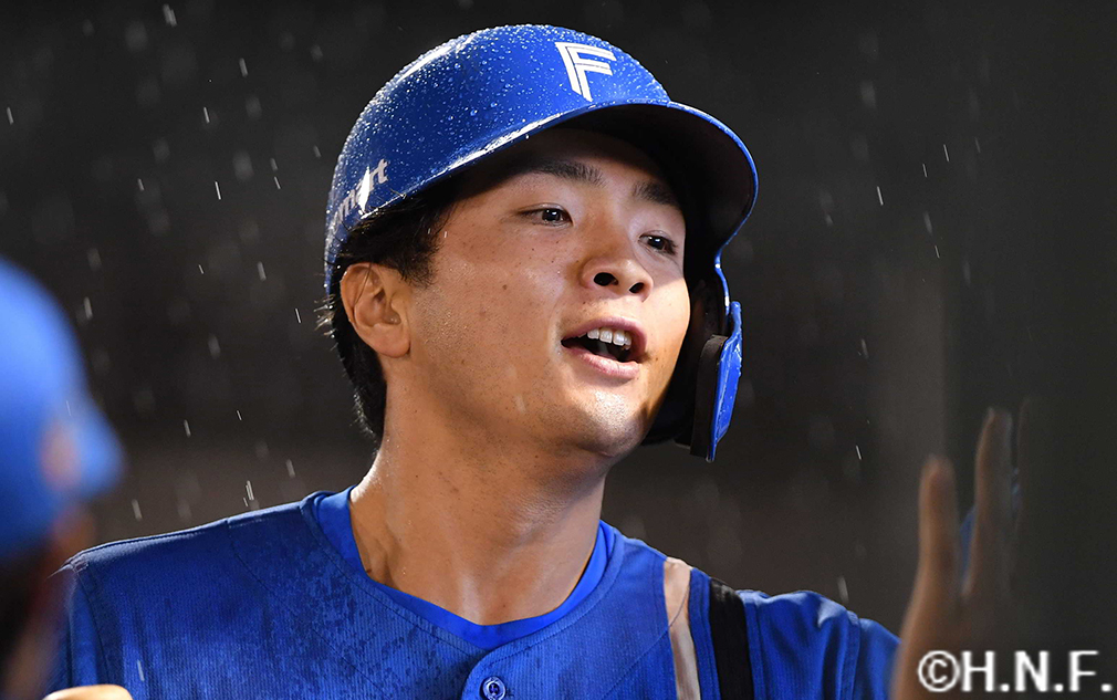 3回表、レフトへ本塁打を放つ郡司選手02